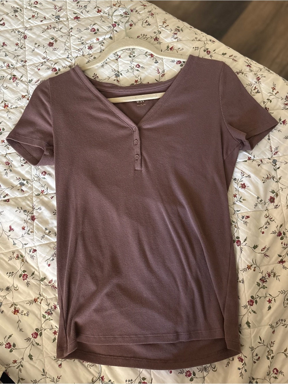 GAP Short Sleeve Henley Top in Mauve